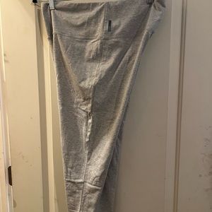 Gray capris. Size XXL.